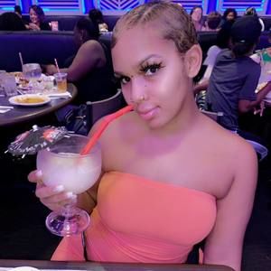 Meet your Posher, Atalie